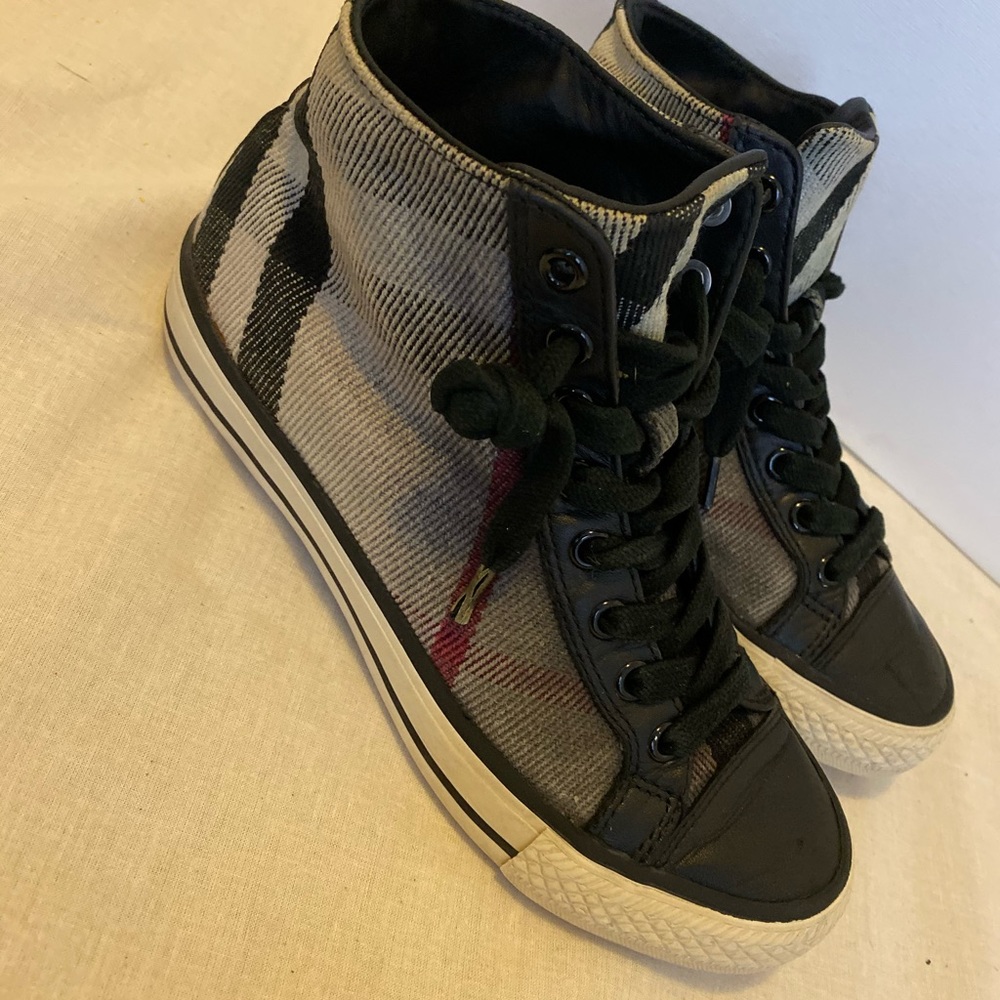 Burberry shoes - Picture 3 of 8
